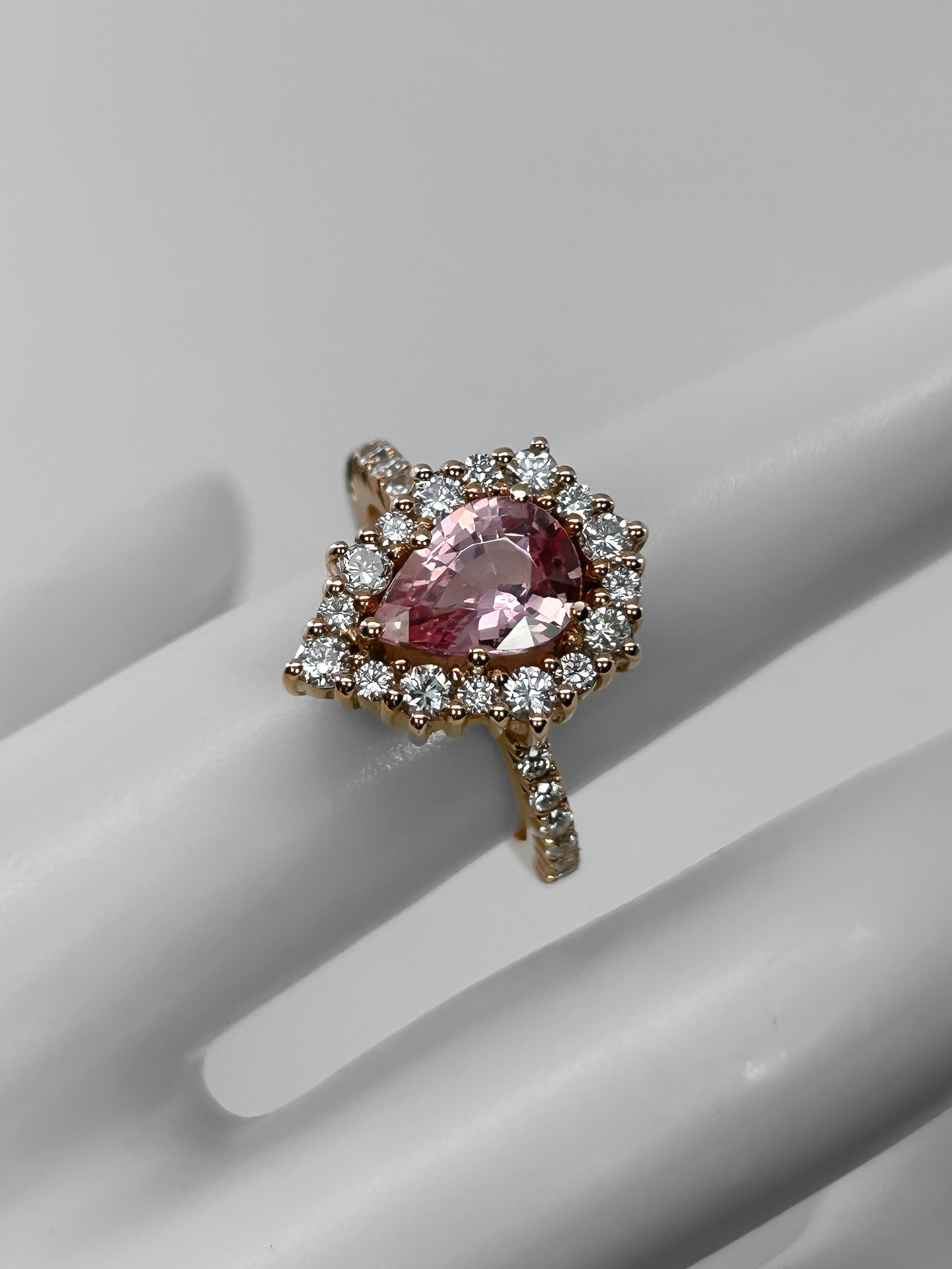 Sortija Zafiro Rosa 1,92 Quilates