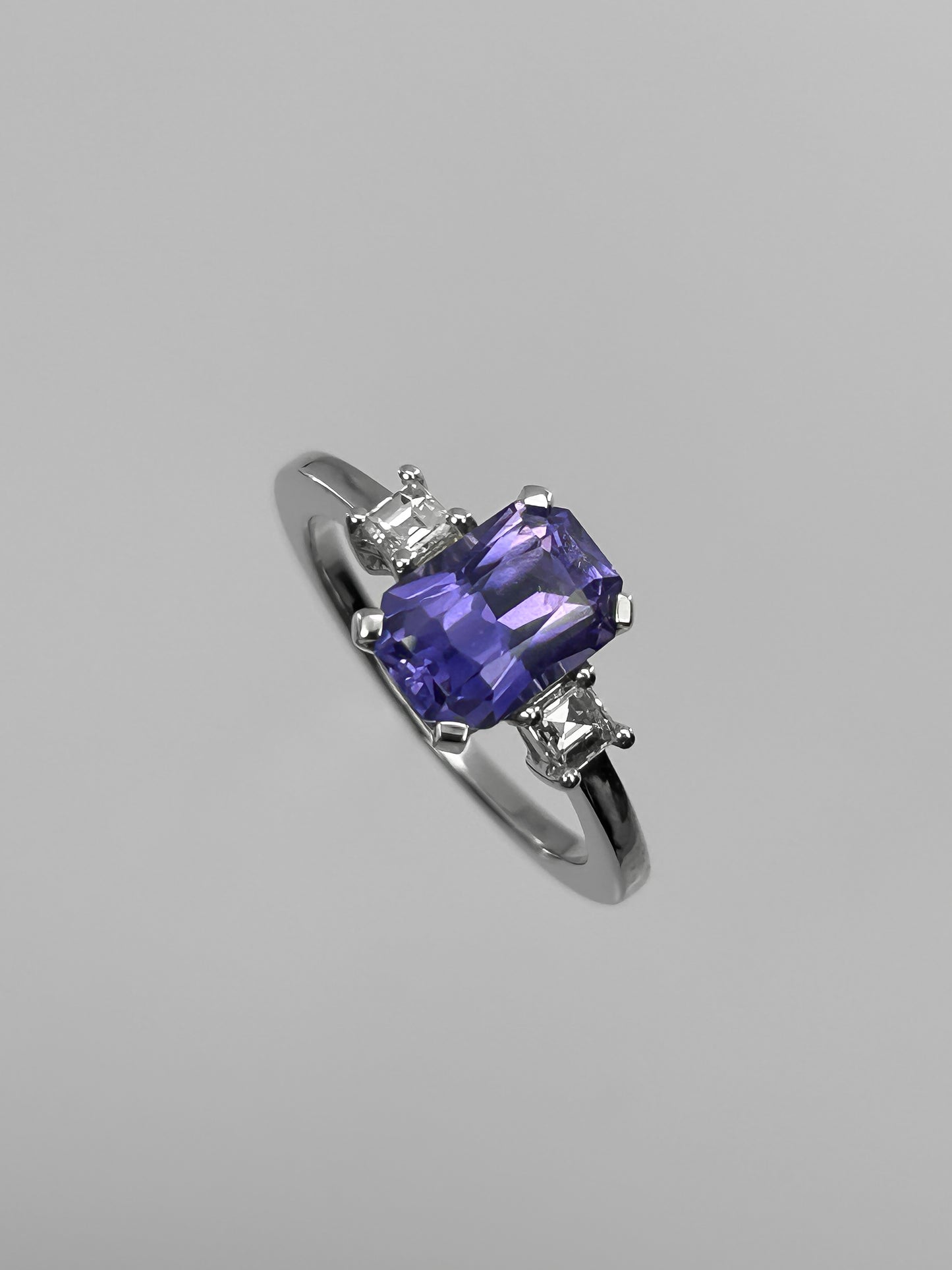 Sortija Zafiro Violeta 2,77 Quilates
