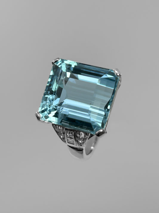 Sortija con Aguamarina de 16,16 Quilates