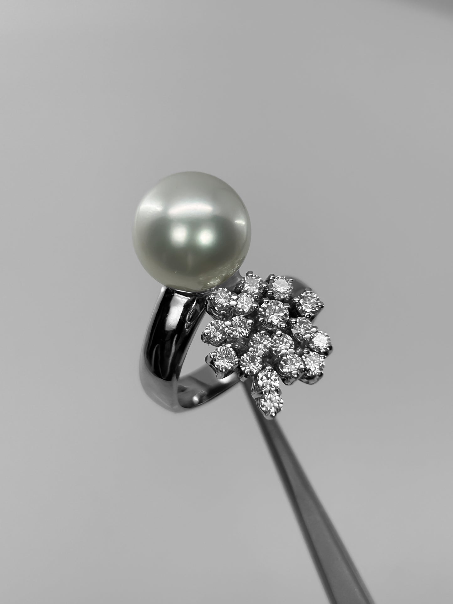Sortija Perla Australiana y Diamantes