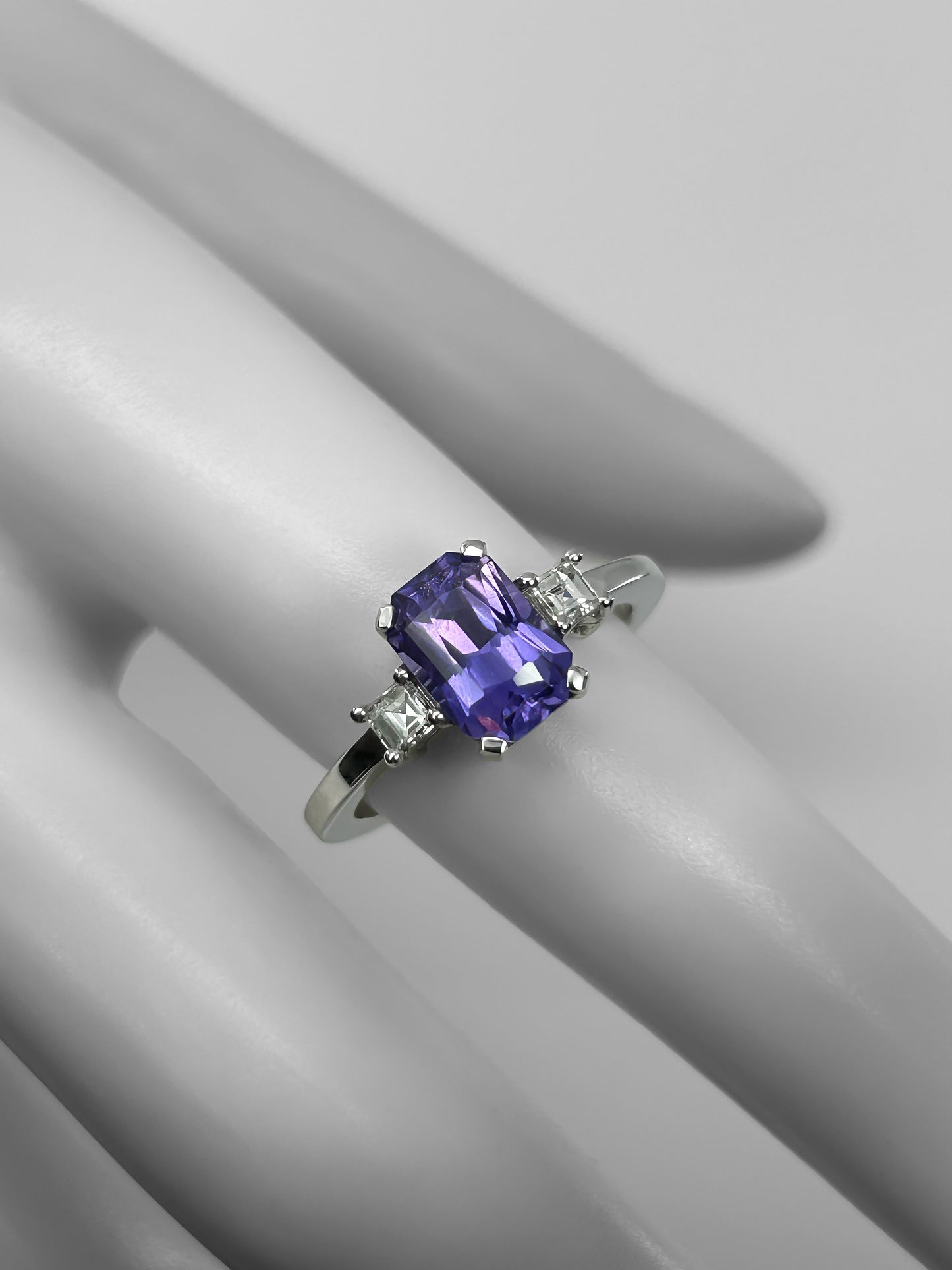 Sortija Zafiro Violeta 2,77 Quilates