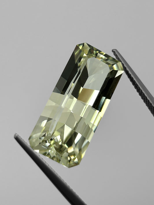 Espodumena 22,85 Quilates